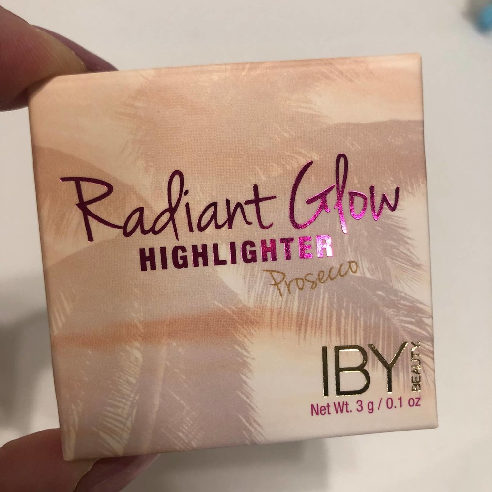 IBY Radiant Glow Highlighter Powder Prosecco